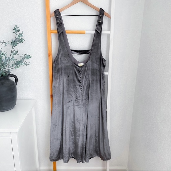 Anthropologie Maeve Velvet Romper Jumpsuit Jeweled Buttons Cropped Wide Leg Gray - Picture 3 of 15